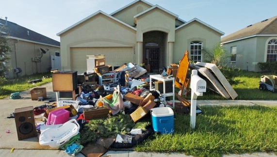 Miami junk removal services - Professional team efficiently removing residential clutter and unwanted items